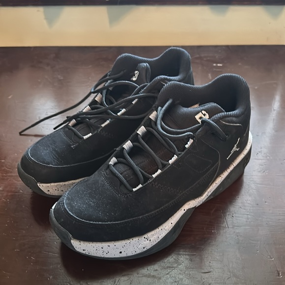 Boys Air Jordan’s Black like new size 6Y FLY! - Picture 8 of 8